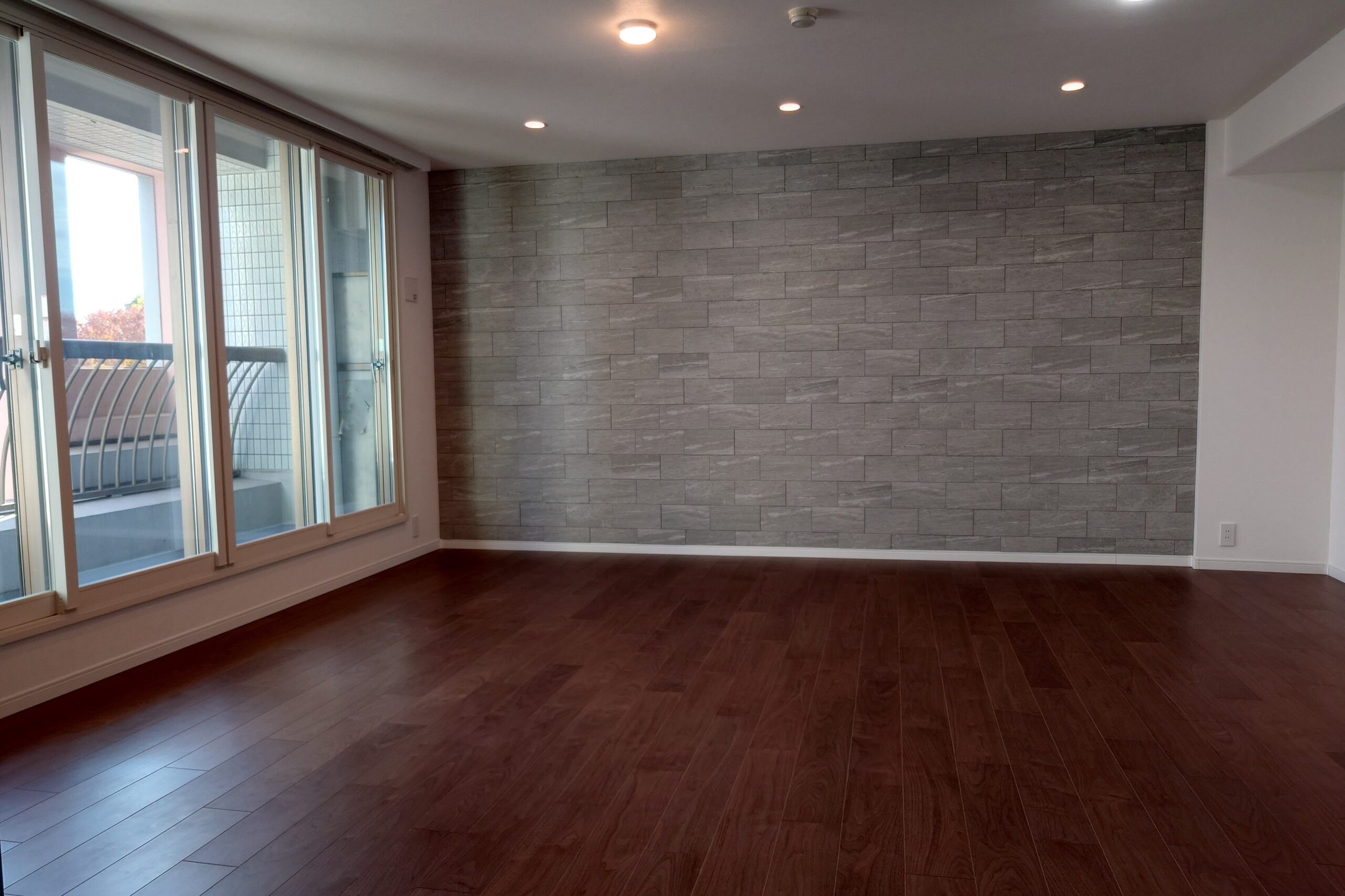 【LDK１２帖】アクセント引き立つ開放感溢れるリビング